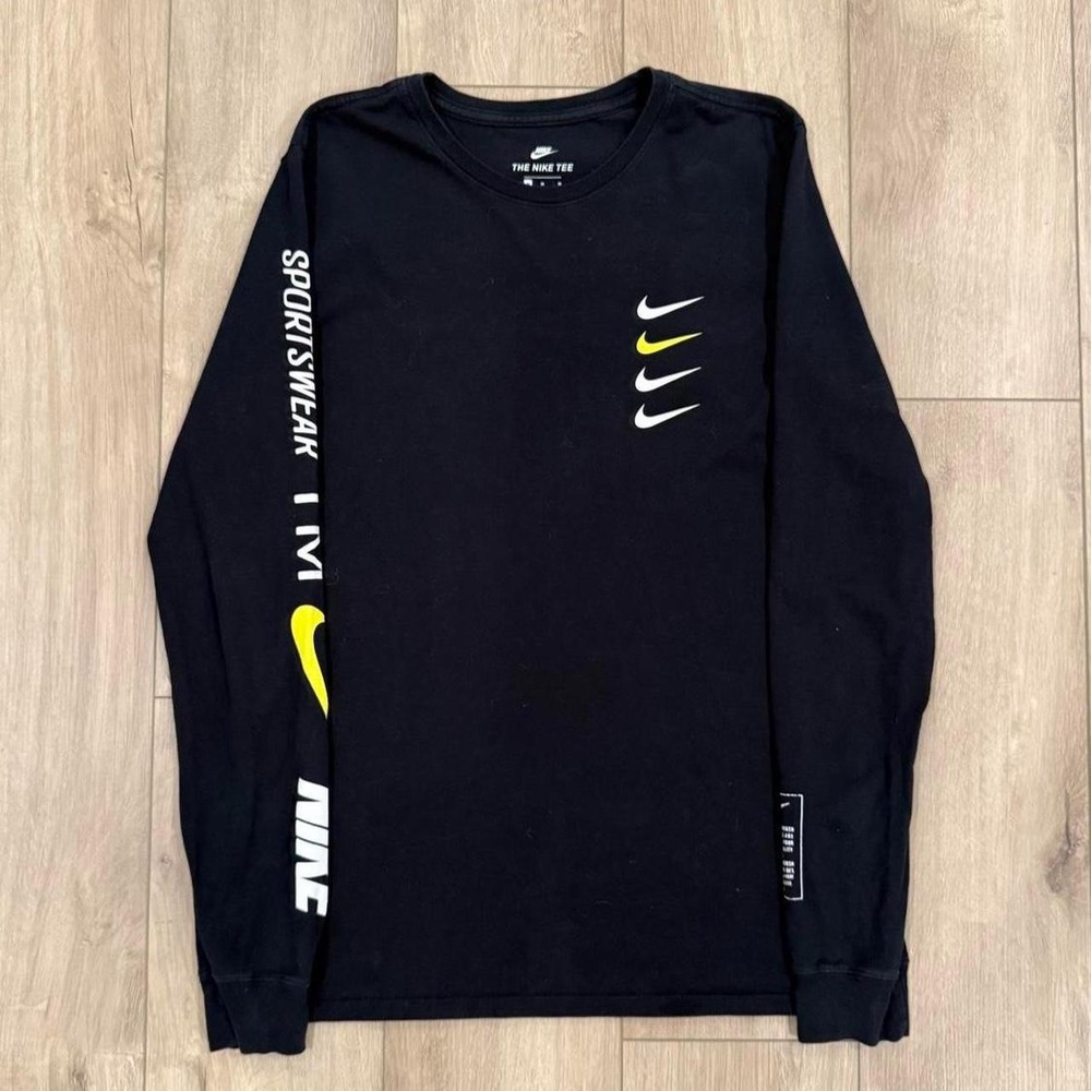 vNike Sportswear Long Sleeve tee t-shirt Size Medium